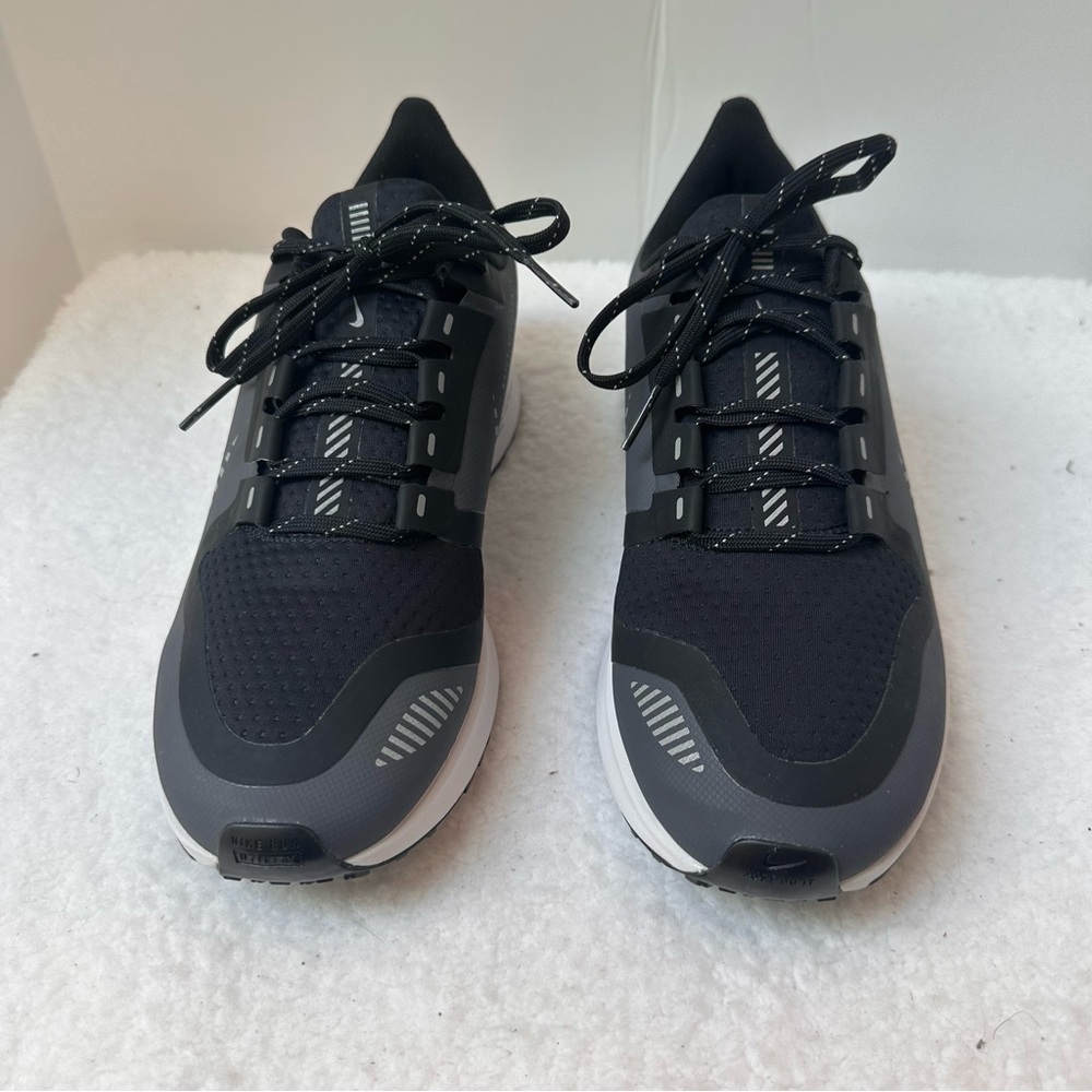 Women’s Nike Shoes - Picture 3 of 10